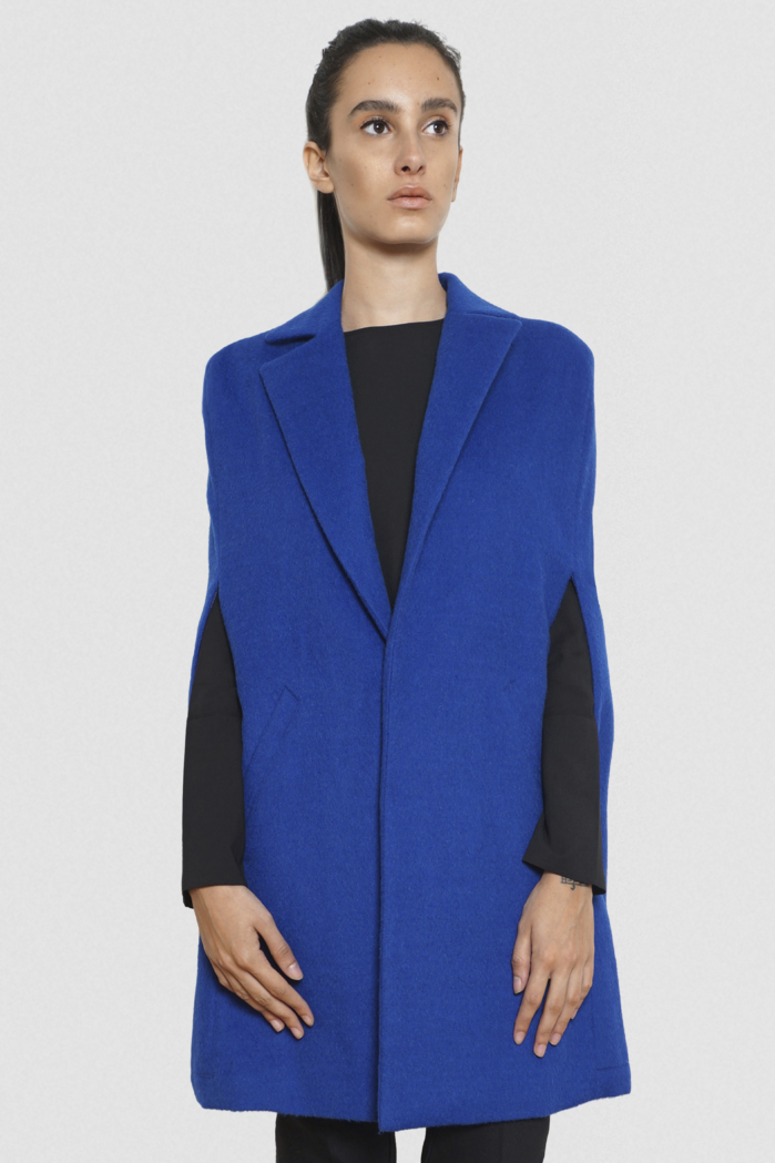 lola_alpaca_cape_klein_blue_tailor_hand_made_fashion_luxury_style_winter_women_collection