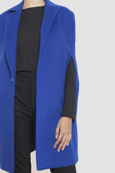 lola_alpaca_cape_klein_blue_tailor_hand_made_fashion_luxury_style_winter_women_collection