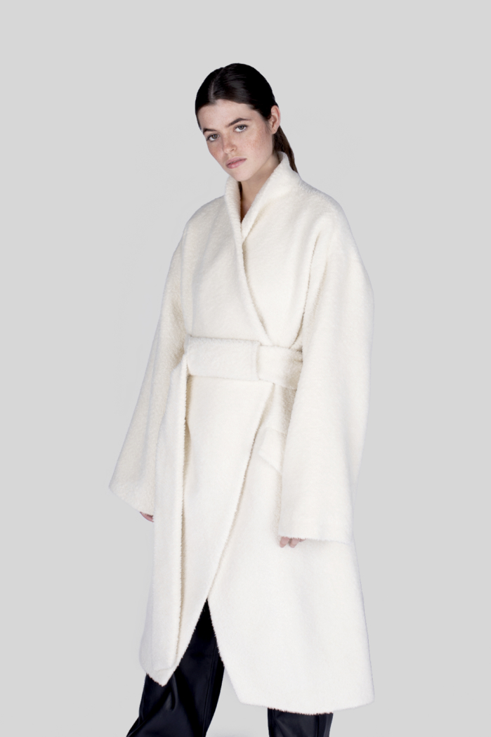 poppy_alpaca_coat_winter_fashion_outwear_woman_collection_style_luxury_tailormade_bespoke_warayana_cream