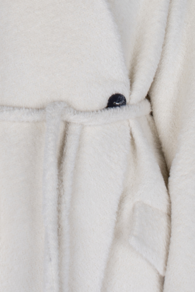 poppy_alpaca_coat_winter_fashion_outwear_woman_collection_style_luxury_tailormade_bespoke_warayana_cream